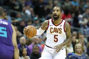 JR:在我长达16年的职业生涯里 大概有七成时间都深陷抑郁情绪