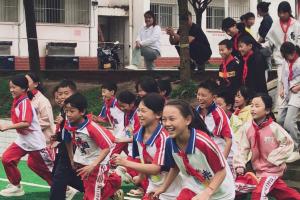 一届世界杯 36片球场:千问网友为乡村孩子“攒”出新场地