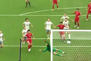 中国女足0-1落后!朝鲜定位球开出,姚伟头球解围不幸乌龙球