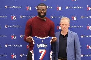 安芬尼·西蒙斯:杰伦·布朗无疑是NBA排名前二的攻防一体球星