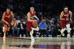 雄鹿GM:从热火得到的4人我们都很看重 少一个都不会同意字母交易