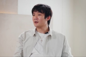 小丁:刚进国家队和王治郅一屋 每晚9点半让我睡觉&玩手机他嫌亮
