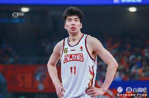 余嘉豪谈新赛季目标:我们喜欢低调一点 一场一场打比赛&证明自己