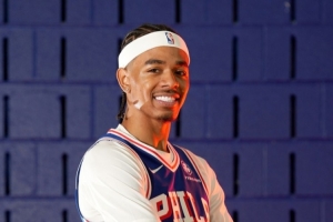 菲隆:训练营首日看到詹姆斯全速向我冲来 真切体会到了什么是NBA