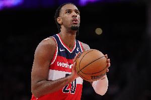 萨尔:进NBA前我就仰慕浓眉 现在我可以从他身上学到很多东西