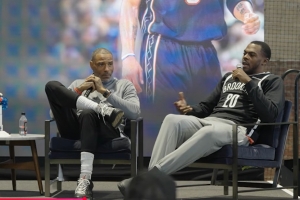 夏普:只要碰到NBA老前辈我就会请教 想知道他们为何能打十几年