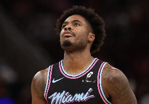 小哈达威:小米切尔休赛期苦练让我印象最深刻 他能成为发声领袖