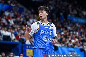 媒体人:周琦缺阵 赵睿跟其他队友比较难打出流畅的挡拆配合