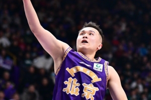 扛起球队!张帆13中8砍全场最高24分 多次突破制造杀伤8罚全中