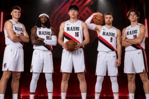 你觉得杨瀚森新赛季该在NBA等5分钟零星时间还是去发展联盟练级?