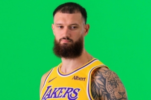 卢尼:马穆是个非常全面的球员 他能拉开空间也能在低位得分