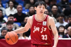 状态回暖了!吴前半场出战17分钟 5中3&三分3中1拿到9分4板3助