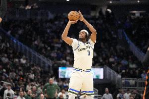火锅痴汉!特纳24分钟7中2拿5分5帽1断 6犯离场