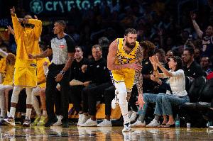霍里:马穆已找到自己的定位 抢下篮板就应该直接推反击