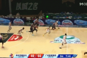 穷追猛打!宋昕澔反击上篮得手 广州轰出11-0领先28分打停同曦