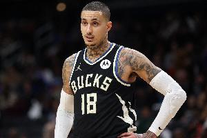 沃尔盘点库兹马表现:就上来一个回合 被对手抢前板&进攻出现失误