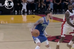 杨鸣:三球夸张走步仿佛两个哈登 NBA尚且如此 多给CBA裁判宽容吧