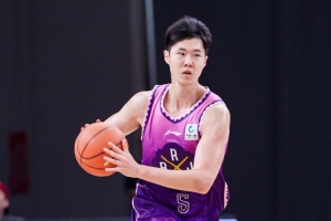 高效!赵嘉义5投4中&三分4投3中得到15分7板1助