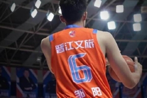 神偷奶爸!邹阳近两场贡献15次抢断!