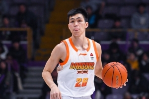 状态低迷!庞峥麟半场4中1仅拿2分1板2助 正负值-10