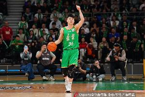 媒体人:鄢手骐未参加上午球队训练 胸部受伤确定缺席今晚比赛