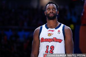 战旧主拉胯了!弗格10中2得到7分7板5助1断1帽 三分3中0