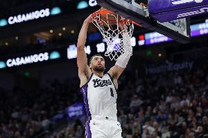 放开抡!拉文25中13空砍全场最高37分 正负值-21全场最低