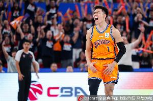 外线有谱!李添荣替补18分钟 三分9中6砍20分3板
