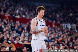 躺赢一把!张镇麟首发仅15分钟 5中2拿到4分3板&早早打卡下班