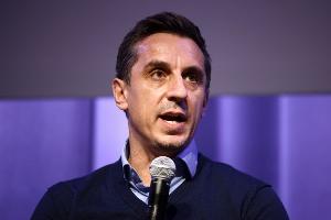 内维尔:曼联有些球员不职业 不能总是让主教练背锅