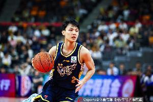 防守遭针对!徐杰9投5中拿到14分3篮板2助攻3抢断 正负值-13