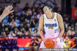正负值+13!周琦半场出战11分钟2中2拿5分5板 罚球4中1