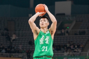 外线没谱!吴昌泽13中5拿13分4板 三分10中3