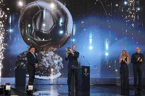 同为金球先生!欧文祝贺凯恩:这个星球最致命的终结者,实至名归