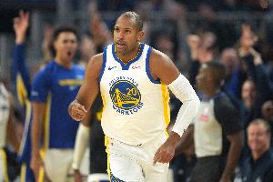 都不错!霍福德5投4中得到11分3板 尼昂7投3中贡献9分2板