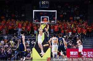 媒体人:崔永熙给本土球员证明了 关键时刻靠自己也能决定比赛