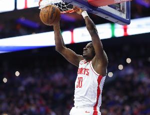 申京不在我顶上!卡佩拉6投5中砍下10分8板3断2帽 正负值+23!