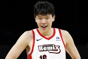 媒体人:杨瀚森多打实战比赛比苦坐冷板凳好 打比赛能获得成就感
