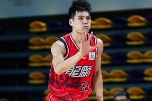 进攻太稳了!陈国豪8中5&三分3中3拿下18分5板1断1帽