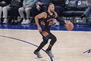就是夹击你!布伦森半场9中3&三分4中1仅拿7分3助 还有2失误