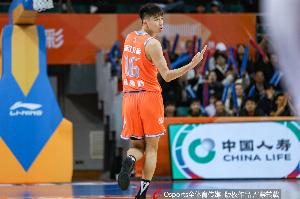 三分和防守在线!杨曦皓9中3得到9分6板 三分4中2&送出3记大帽